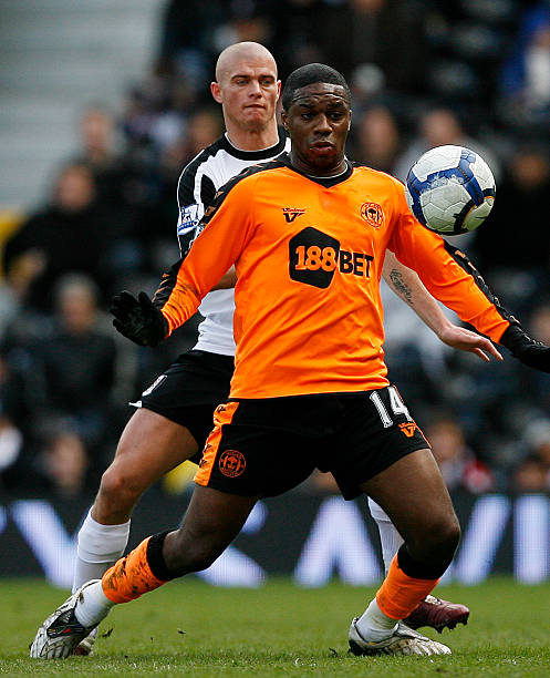 稳健表现 稳健表现