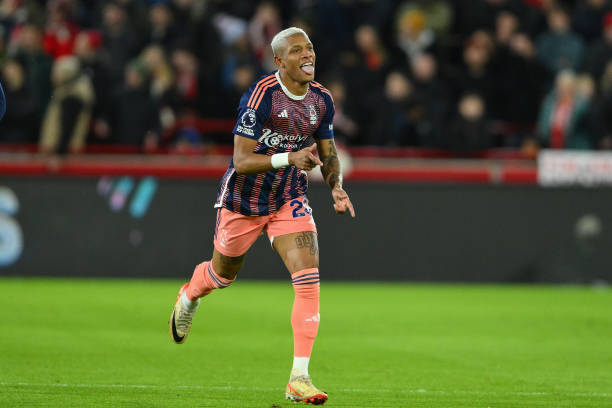 他奋力腾空 他奋力腾空